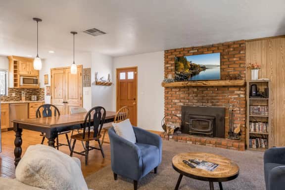 Villa Grove - Image 3